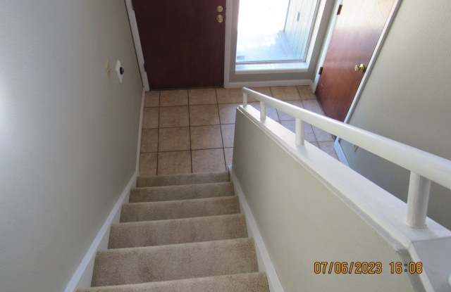 COMFORTABLE, SINGLE FAMILY HOME!