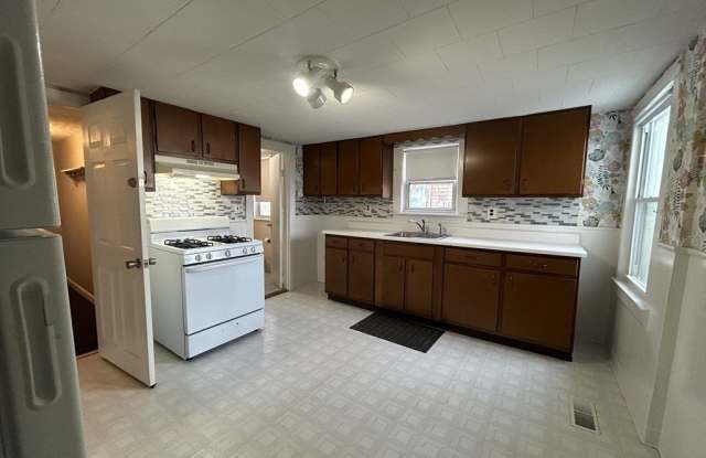 126 Lowell St unit: Ur