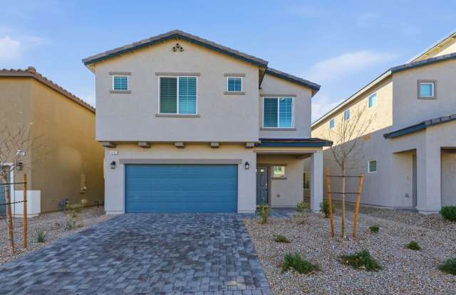 Spacious 5 Bedroom with Downstairs Guest Suite  Loft