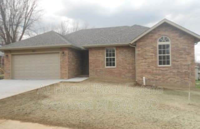 1040 E Caravan - 1040 E Caravan Street, Springfield, MO 65803