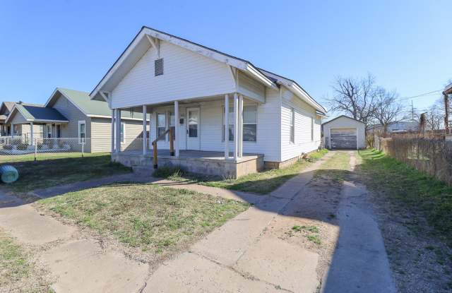 Beautiful 2 Bed 1 Bath in Quiet Area