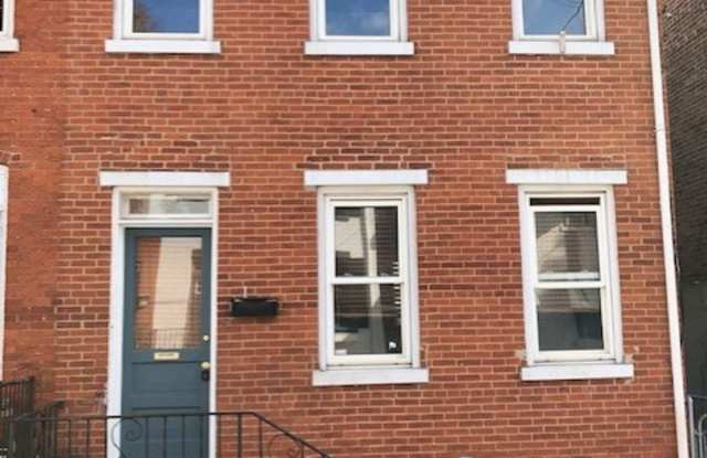 3 bedroom 1.5 Bath City Townhouse