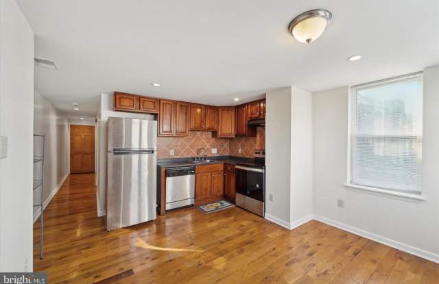 2811 W GIRARD AVENUE