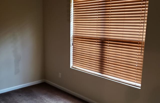 5792 Strathmoor Manor Circle