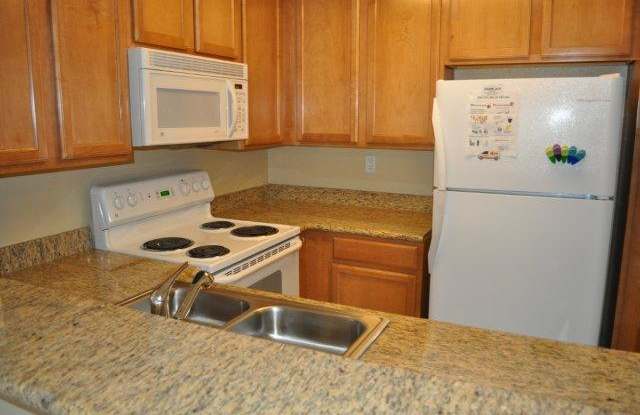 Studio Condo with Vaulted Ceilings in Serra Mesa