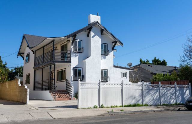 A Pristine Hollywood House photos photos