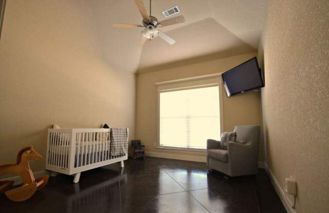 Captivating Four Bedroom Home Available for August 2026