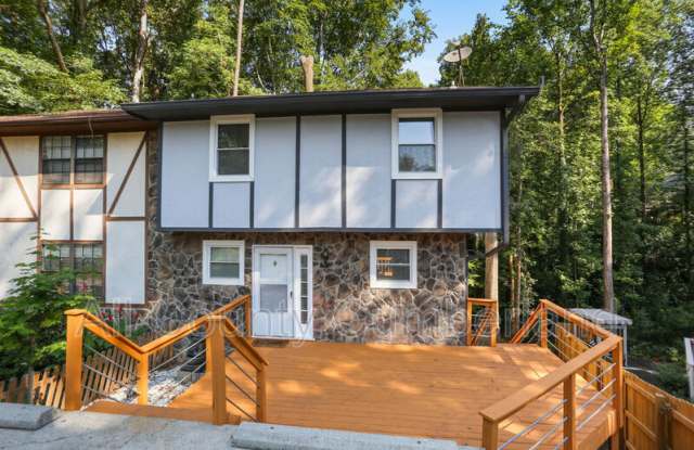 2521 Park Rd SE