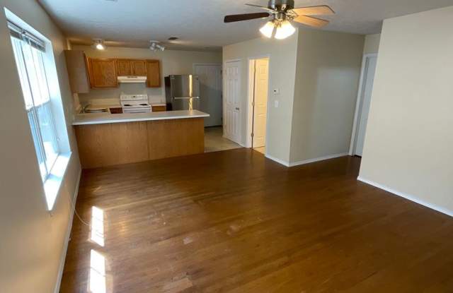 *2027* 4 Bed!! BIG GROUP OPTION!!! 18-20!!