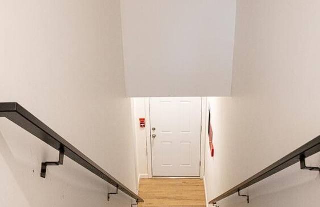 2440 Clifford Street - 2