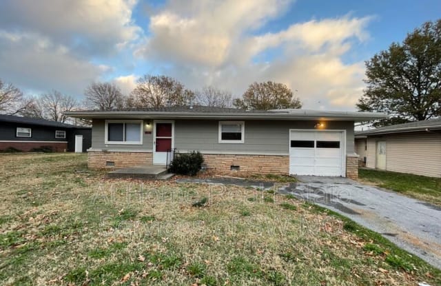 2116 S Delaware Ave - 2116 South Delaware Avenue, Springfield, MO 65804