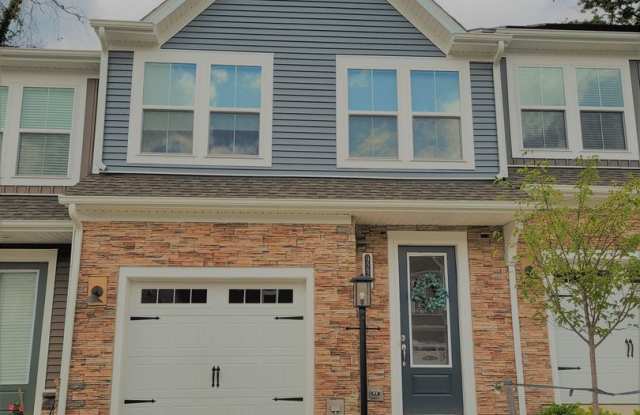 Immaculate 3 bedroom townhouse centrally located in Bon Air