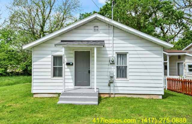 2139 N Taylor Ave