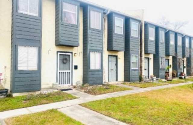 1600 Habersham Street Unit 13