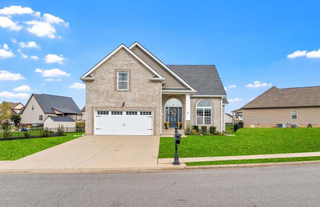 Pet Friendly Four Bedroom with Bonus!