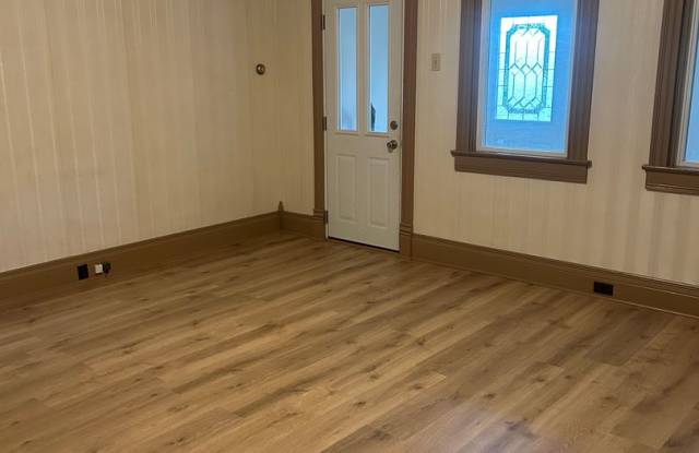 1 Bedroom 1 Bathroom House For Rent *With Bonus Room*