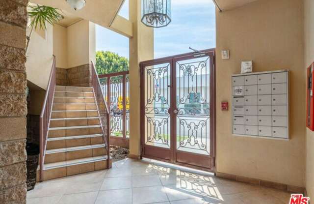 2301 Santa Monica Blvd unit: 202
