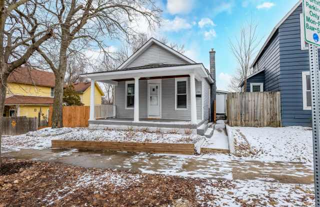 716 Coit Avenue Northeast