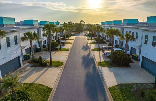 Luxury 3 Bedroom Townhouse on Okaloosa Island!