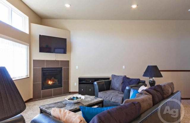 325 31st Ave E Unit C33