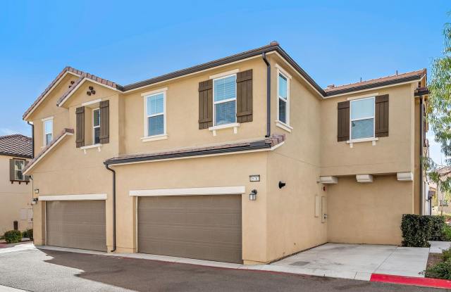 Gorgeous Murrieta 4 Bedroom Home Located within central Murrieta!