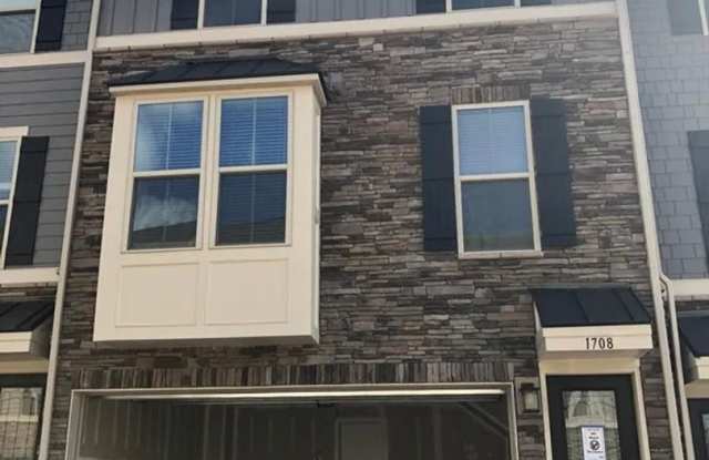 Photo of 3BR 2.5 BA townhome with all the builder options in a great location in Oakhurst