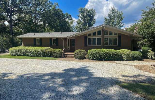 1132 Lamplighter Road