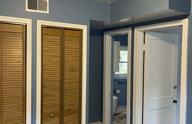 Photo of 1329 North Jenison Avenue