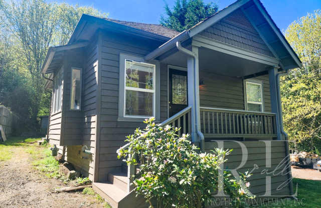 Remodeled Spacious Craftstman House - 504 Division Street, Port Orchard, WA 98366