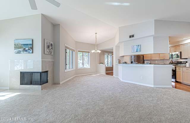 2099 WINTERBOURNE Drive W