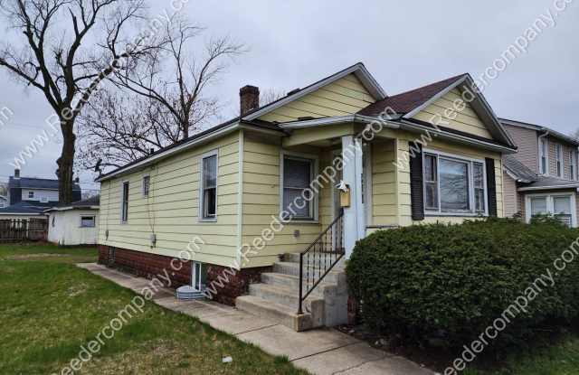 Spacious 2 bedroom house in Hammond - 6250 Van Buren Avenue, Hammond, IN 46324