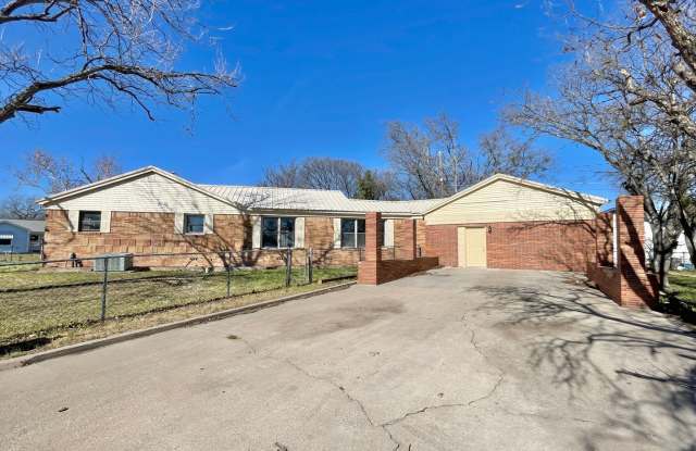 Price Drop!  Viewable Now!  Small Pets Accepted!