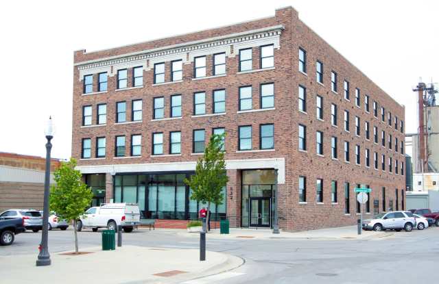 Photo of 832 Commercial St