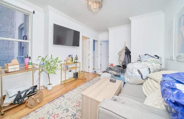 Photo of 241 E 18th St