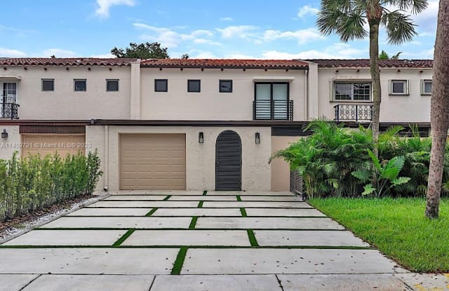 7236 Jacaranda Ln - 7236 Jacaranda Lane, Miami Lakes, FL 33014