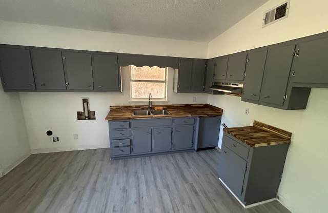 1911 South Riverview Circle - 2