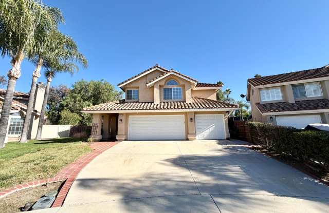 Resort-Style 4 bedroom 3.5 Bath Home on a Corner Lot with Pool, Spa  Solar