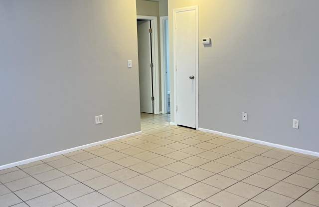 828 NE 8th Ter