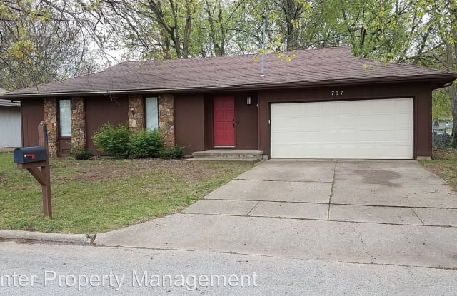 707 W. Downing Pl - 707 W Downing St, Springfield, MO 65807