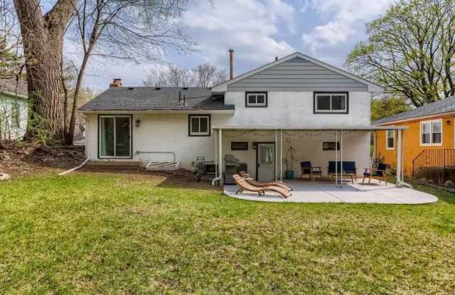 1825 41st Avenue Northeast