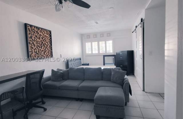 3405 W Lake Pl