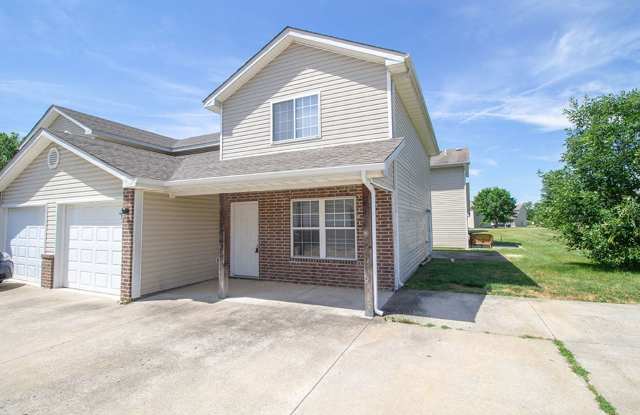 Large 4 bedroom Duplex - 1423 Bodie Drive, Columbia, MO 65202