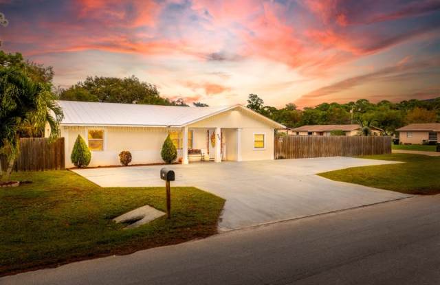 Photo of Charming 3bed with Huge Fenced Yard