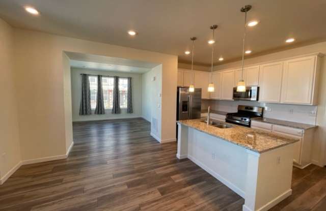 Beautiful  Spacious 4Bed, 3Bath In Breathtaking Erie Co,