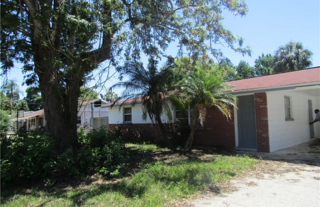 5010 Shetland AVE - 5010 Shetland Avenue, Town 'n' Country, FL 33615