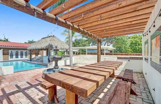 247 SW 5TH ST DANIA, FL 33004