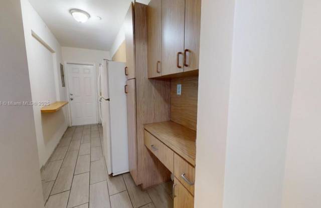 1451 NE 170th St # 105A