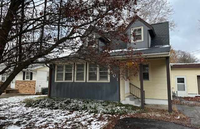 3 Bedroom 2 bath House Available for Move In Now!