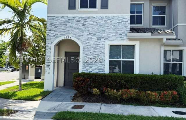 1884 SE 27th Rd