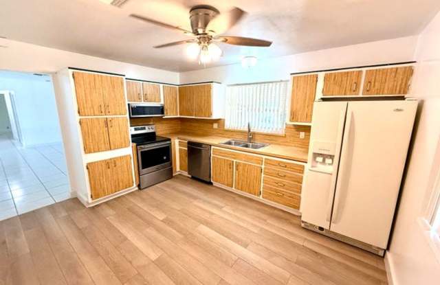 118 SE 10th Court, Deerfield Beach, FL 33441